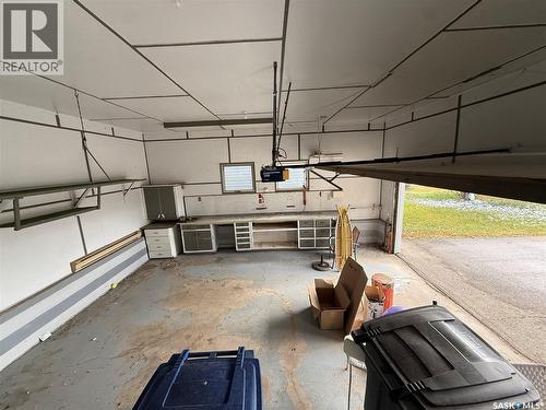507 7Th Avenue E, Assiniboia, SK - Indoor Photo Showing Garage