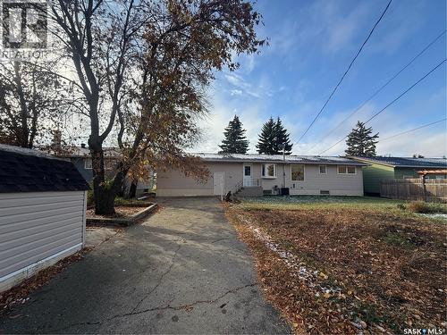 507 7Th Avenue E, Assiniboia, SK - Outdoor