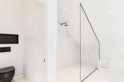 Salle de bains attenante à la CCP - 