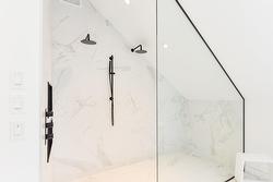 Salle de bains attenante à la CCP - 