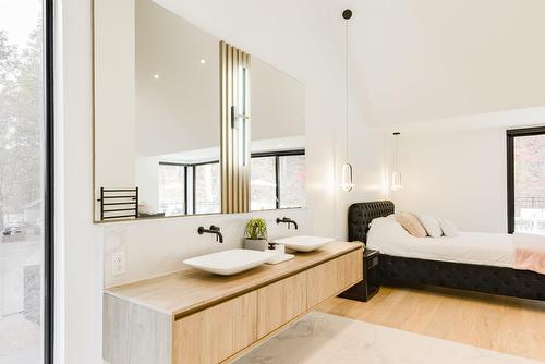 Salle de bains attenante à la CCP - 11351 Ch. De La Rivière-Du-Nord, Mirabel, QC - Indoor Photo Showing Bathroom