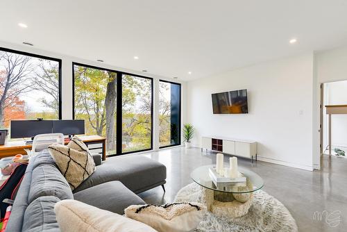 Salle familiale - 11351 Ch. De La Rivière-Du-Nord, Mirabel, QC - Indoor Photo Showing Living Room