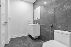 Salle de bains attenante à la CCP - 