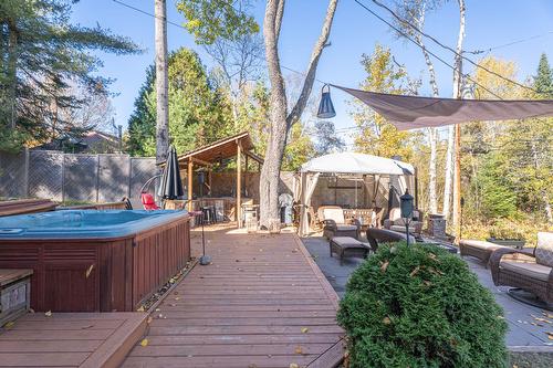 Terrasse - 1946 Ch. De Deauville, Sainte-Adèle, QC - Outdoor
