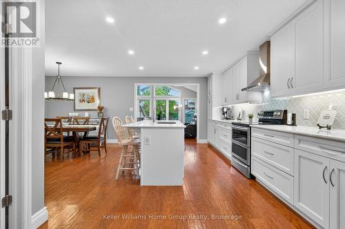 328 Burnett Avenue, Cambridge, ON - Indoor Photo Showing Kitchen With Upgraded Kitchen