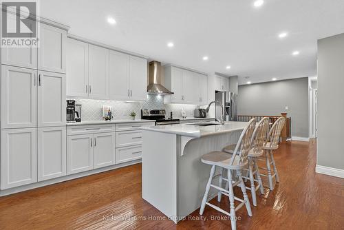 328 Burnett Avenue, Cambridge, ON - Indoor Photo Showing Kitchen With Upgraded Kitchen