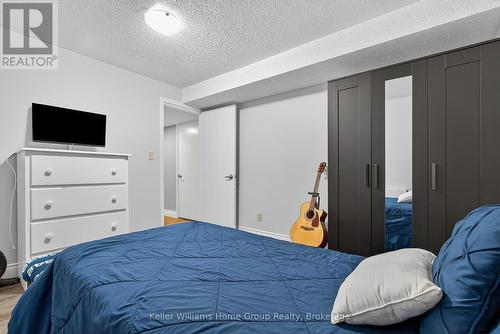 328 Burnett Avenue, Cambridge, ON - Indoor Photo Showing Bedroom