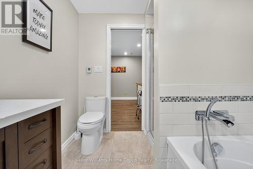 328 Burnett Avenue, Cambridge, ON - Indoor Photo Showing Bathroom