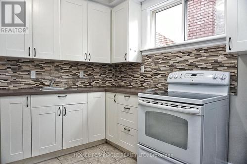 25 Spadina Avenue, Hamilton, ON - Indoor Photo Showing Kitchen