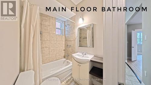 25 Spadina Avenue, Hamilton, ON - Indoor Photo Showing Bathroom