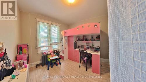 25 Spadina Avenue, Hamilton, ON - Indoor Photo Showing Other Room