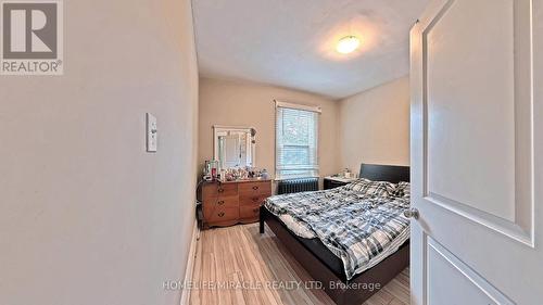 25 Spadina Avenue, Hamilton, ON - Indoor Photo Showing Bedroom