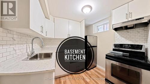 25 Spadina Avenue, Hamilton, ON - Indoor Photo Showing Kitchen