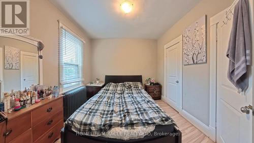 25 Spadina Avenue, Hamilton, ON - Indoor Photo Showing Bedroom