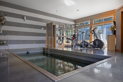 7939 Lenwood Rd, Merville, BC 