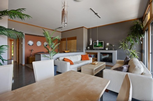 7939 Lenwood Rd, Merville, BC 