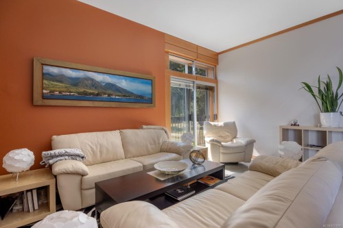 7939 Lenwood Rd, Merville, BC 