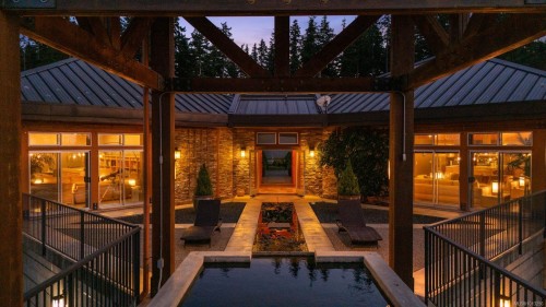 7939 Lenwood Rd, Merville, BC 