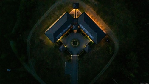 7939 Lenwood Rd, Merville, BC 