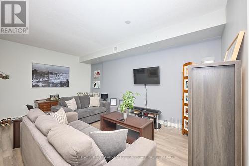 610 - 550 North Service Road, Grimsby (Grimsby Beach), ON - Indoor Photo Showing Living Room