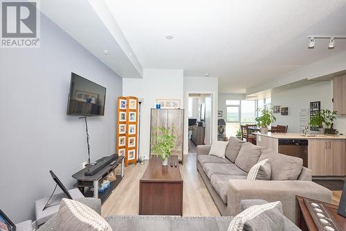 610 - 550 North Service Road, Grimsby (Grimsby Beach), ON - Indoor Photo Showing Living Room