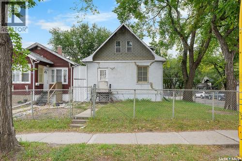 1200 Victoria Avenue, Regina, SK - Outdoor