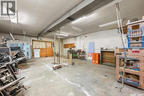 1200 Victoria Avenue, Regina, SK - Indoor Photo Showing Garage
