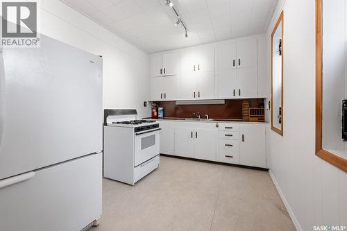 1200 Victoria Avenue, Regina, SK - Indoor Photo Showing Kitchen