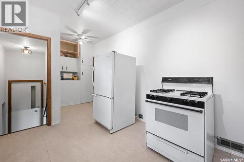 1200 Victoria Avenue, Regina, SK - Indoor Photo Showing Kitchen