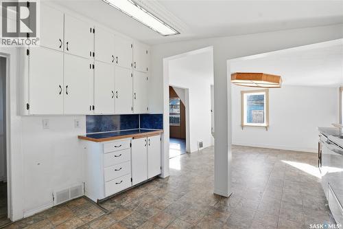 450 Charles Street, Asquith, SK - Indoor