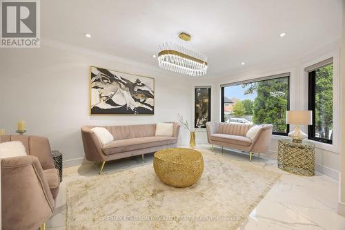 LIVING ROOM - 78 Charing Crescent, Aurora, ON - Indoor Photo Showing Living Room