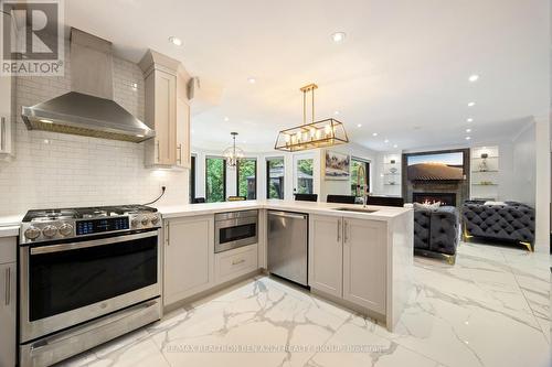 KITCHEN - 78 Charing Crescent, Aurora, ON - Indoor Photo Showing Kitchen With Upgraded Kitchen