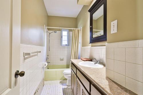 Bathroom - 10737 Av. Vianney, Montréal (Ahuntsic-Cartierville), QC - Indoor Photo Showing Bathroom