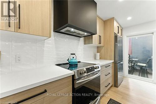 37 Barnes Avenue, Brantford, ON - Indoor Photo Showing Kitchen With Upgraded Kitchen