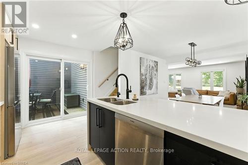37 Barnes Avenue, Brantford, ON - Indoor Photo Showing Kitchen With Double Sink With Upgraded Kitchen
