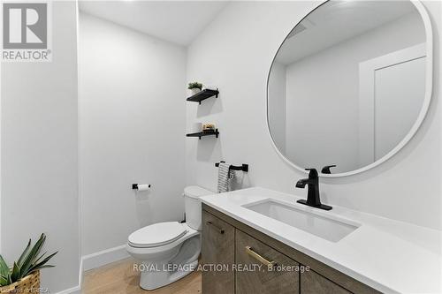 37 Barnes Avenue, Brantford, ON - Indoor Photo Showing Bathroom