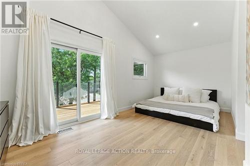 37 Barnes Avenue, Brantford, ON - Indoor Photo Showing Bedroom