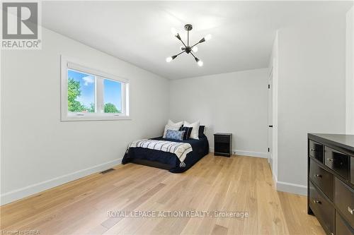 37 Barnes Avenue, Brantford, ON - Indoor Photo Showing Bedroom