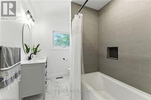 37 Barnes Avenue, Brantford, ON - Indoor Photo Showing Bathroom