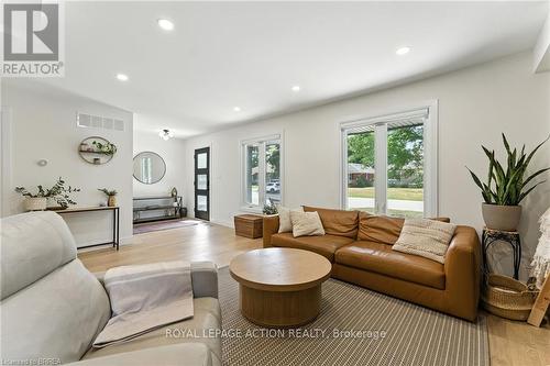 37 Barnes Avenue, Brantford, ON - Indoor Photo Showing Living Room
