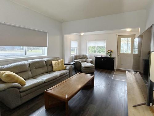 505 King'S Highway, Fort Frances, ON - Indoor Photo Showing Living Room