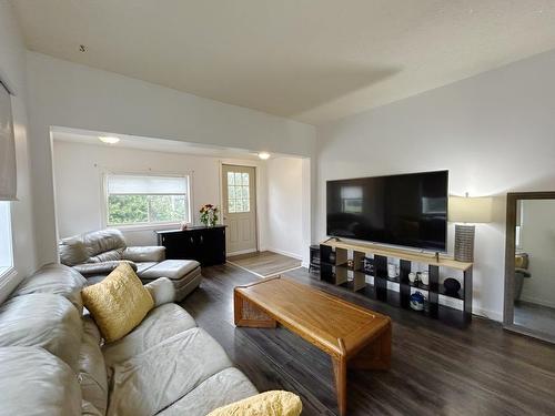 505 King'S Highway, Fort Frances, ON - Indoor Photo Showing Living Room