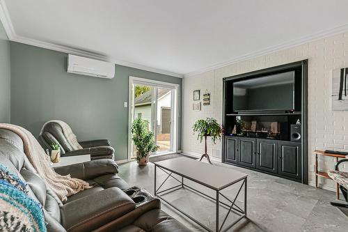Living room - 1377  - 1381 Ch. De Béthanie, Béthanie, QC - Indoor Photo Showing Living Room