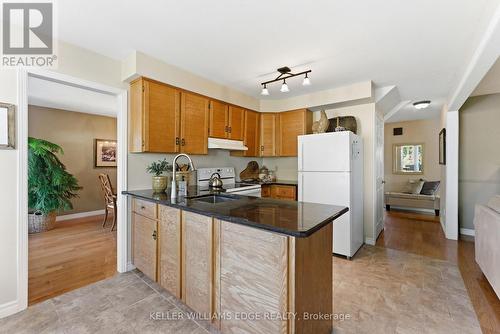 2163 Winding Way, Burlington, ON - Indoor Photo Showing Kitchen
