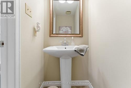 2163 Winding Way, Burlington, ON - Indoor Photo Showing Bathroom