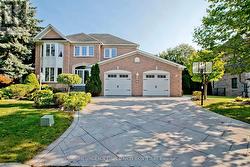 37 HEATHERWOOD CRESCENT  Markham, ON L3R 8W6
