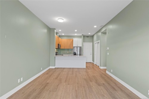 501-6540 Metral Dr, Nanaimo, BC - Indoor Photo Showing Other Room