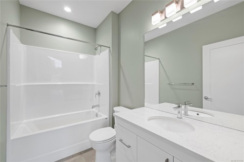 501-6540 Metral Dr, Nanaimo, BC - Indoor Photo Showing Bathroom