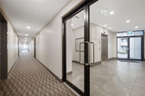 501-6540 Metral Dr, Nanaimo, BC - Indoor Photo Showing Other Room