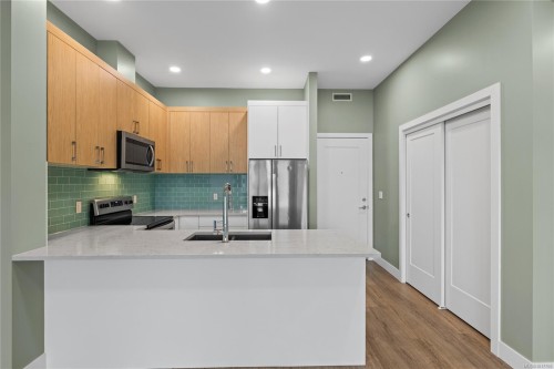 501-6540 Metral Dr, Nanaimo, BC - Indoor Photo Showing Kitchen With Upgraded Kitchen